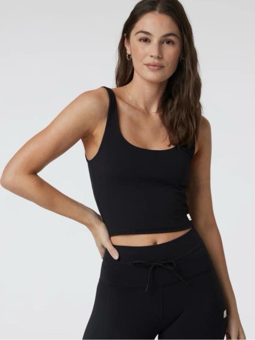 Vuori Daily Crop Tank in Black XS Built in Bra Yoga Gym Pilates Comfort